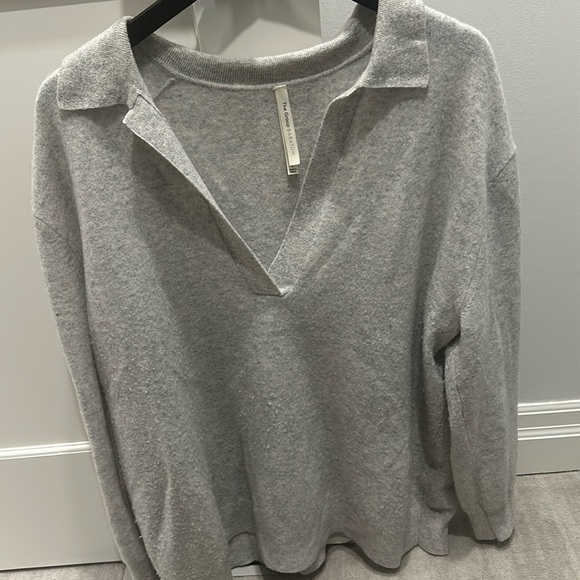 The group by babaton - women’s cashmere style v neck - Picture 1 of 1